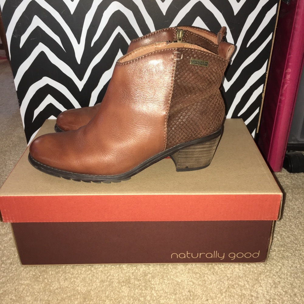Pikolinos leather bootie